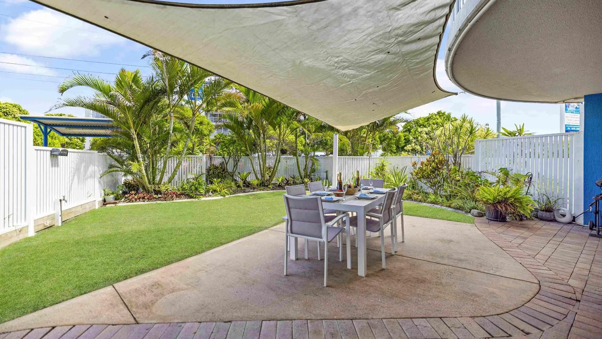 Coral Sea Apartments Maroochydore 3*,  Australia
